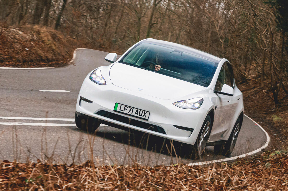 27 Tesla Model Y 2022 : essai routier - virage avant