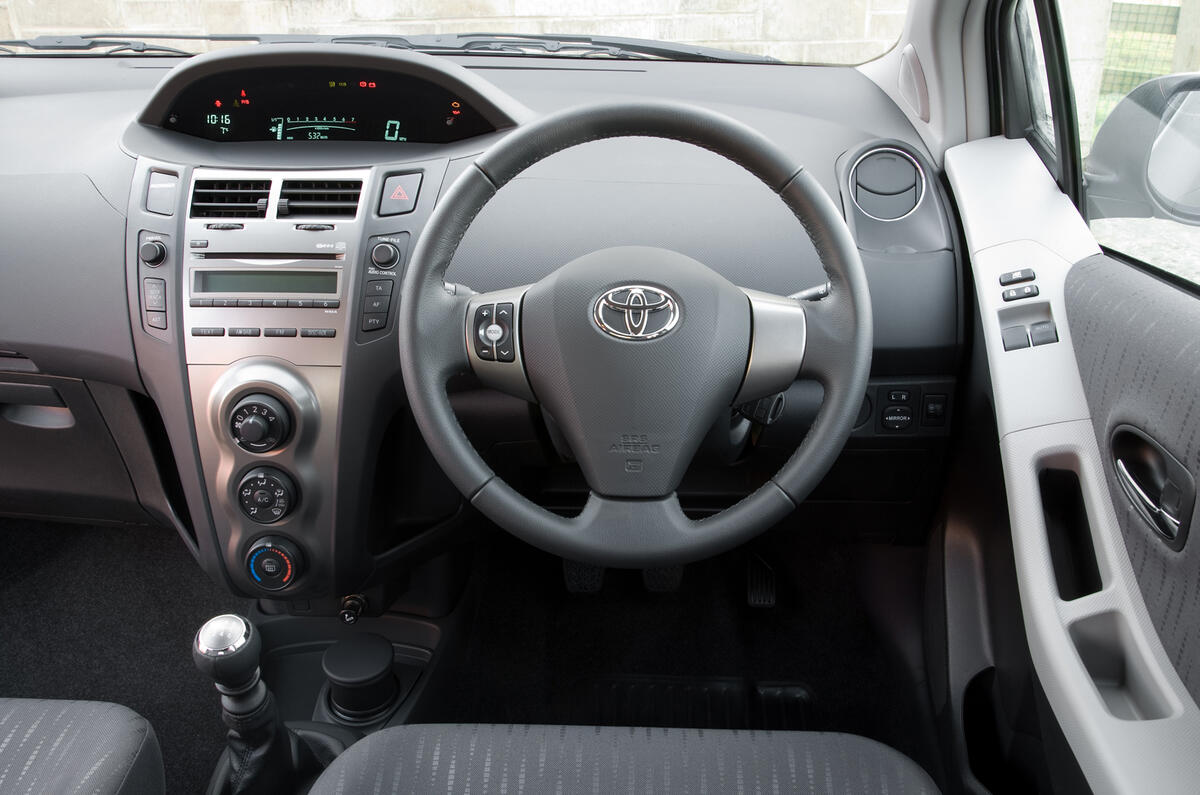 Toyota Yaris 1.3 VVTi TR first UK drive