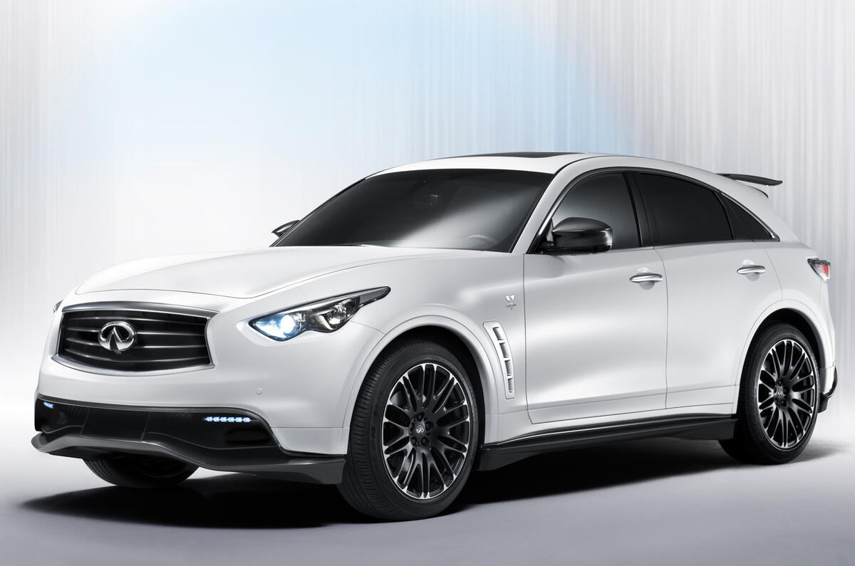 Vettel's Infiniti FX50 – first pic