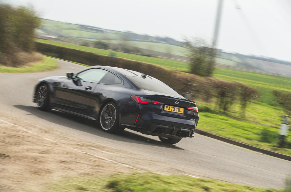 29 BMW M4 Competition 2021 RT cornering arrière