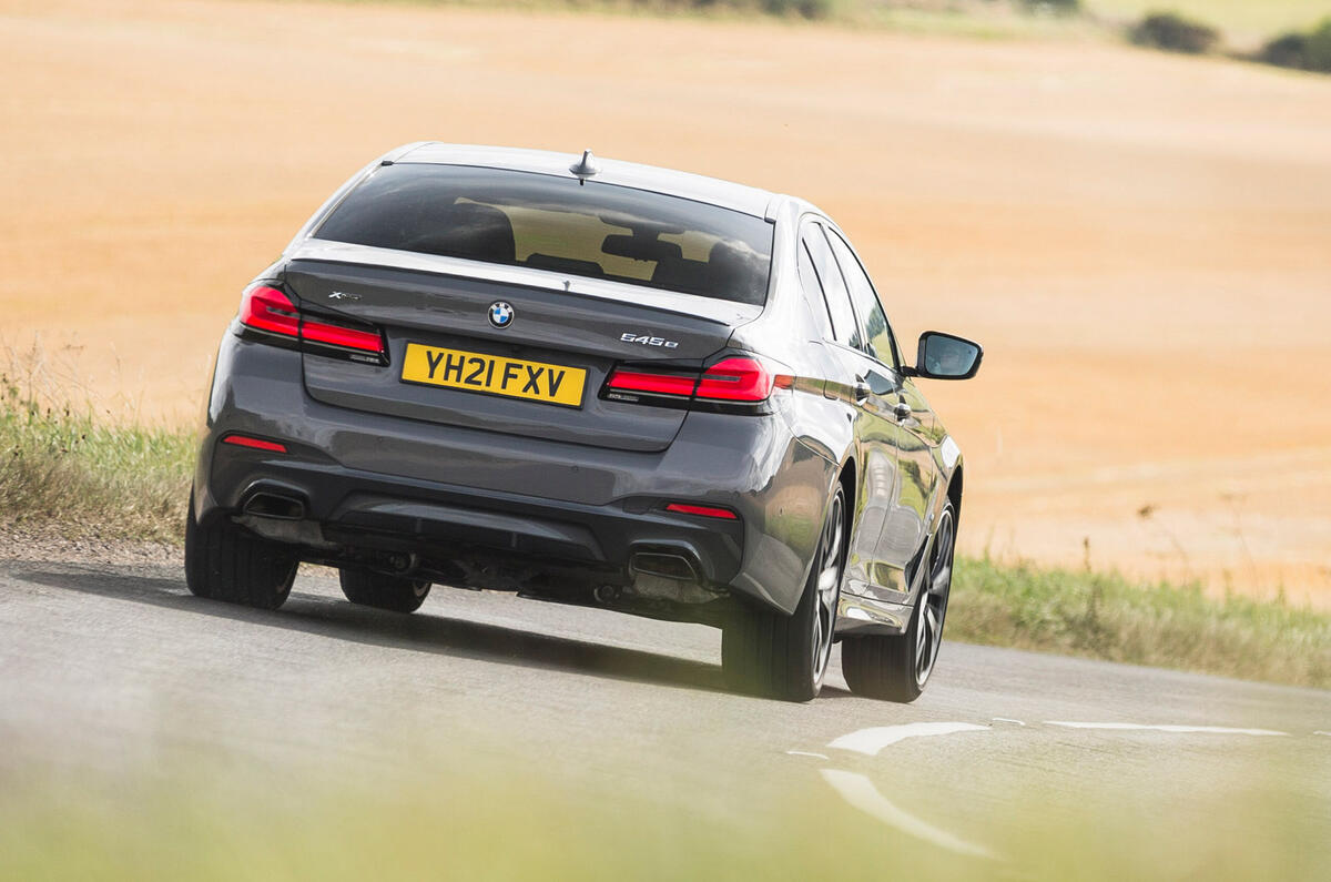 3 BMW 545e 2021 : essai routier, retour sur le héros arrière