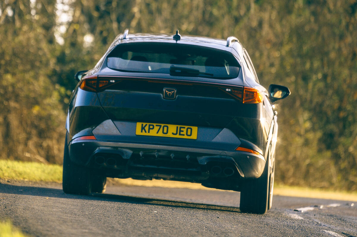 3 Cupra Formentor 2021 test routier revue héros arrière