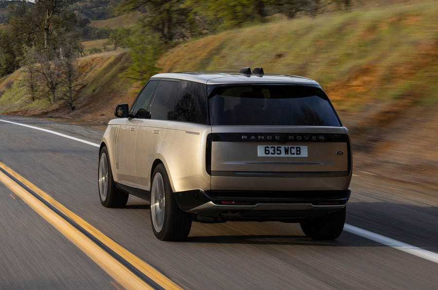 3 Land Rover Range Rover 2022 : premier essai routier, suivi de l'arrière.