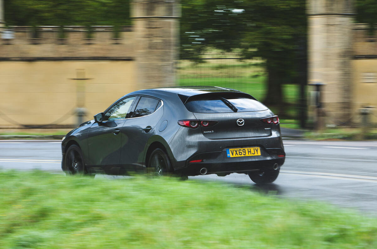 Mazda 3 Skyactiv-X 2019 : essai routier - hero rear