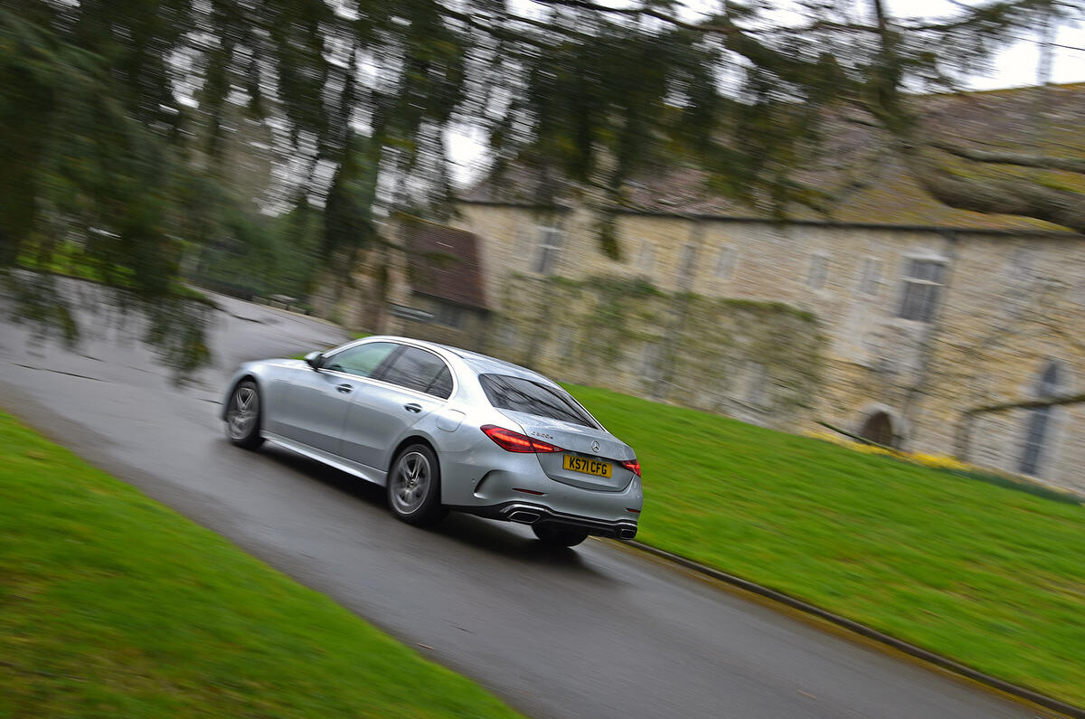 3 Mercedes Classe C C300e RT 2022 : coup de fouet arrière