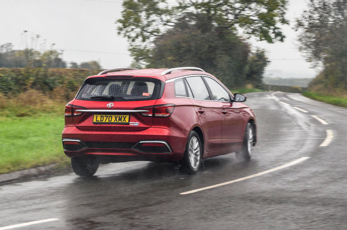 MG 5 SW EV 2020 Examen de l'essai routier - le héros à l'arrière
