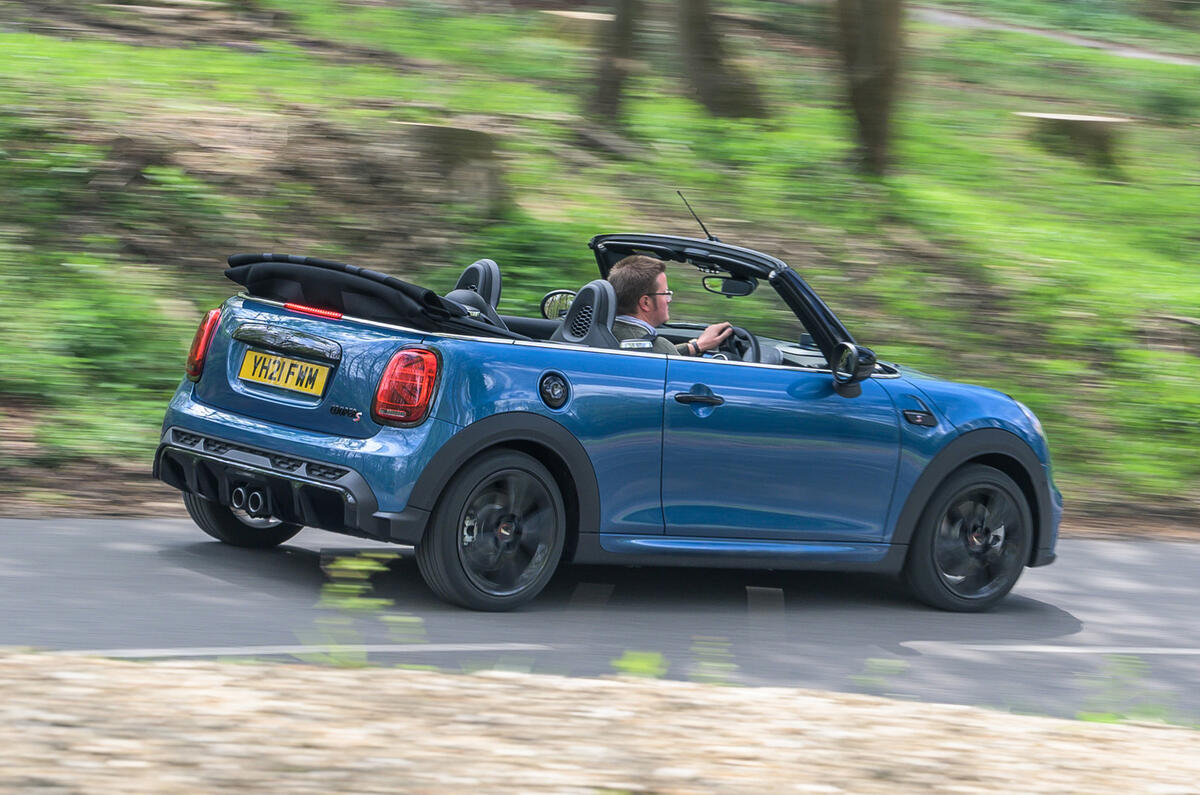 3 Mini Cabriolet 2021 RT héros arrière