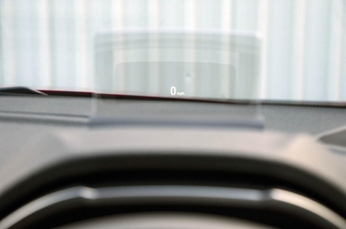 Mitsibushi Eclipse Cross 2018 review HUD