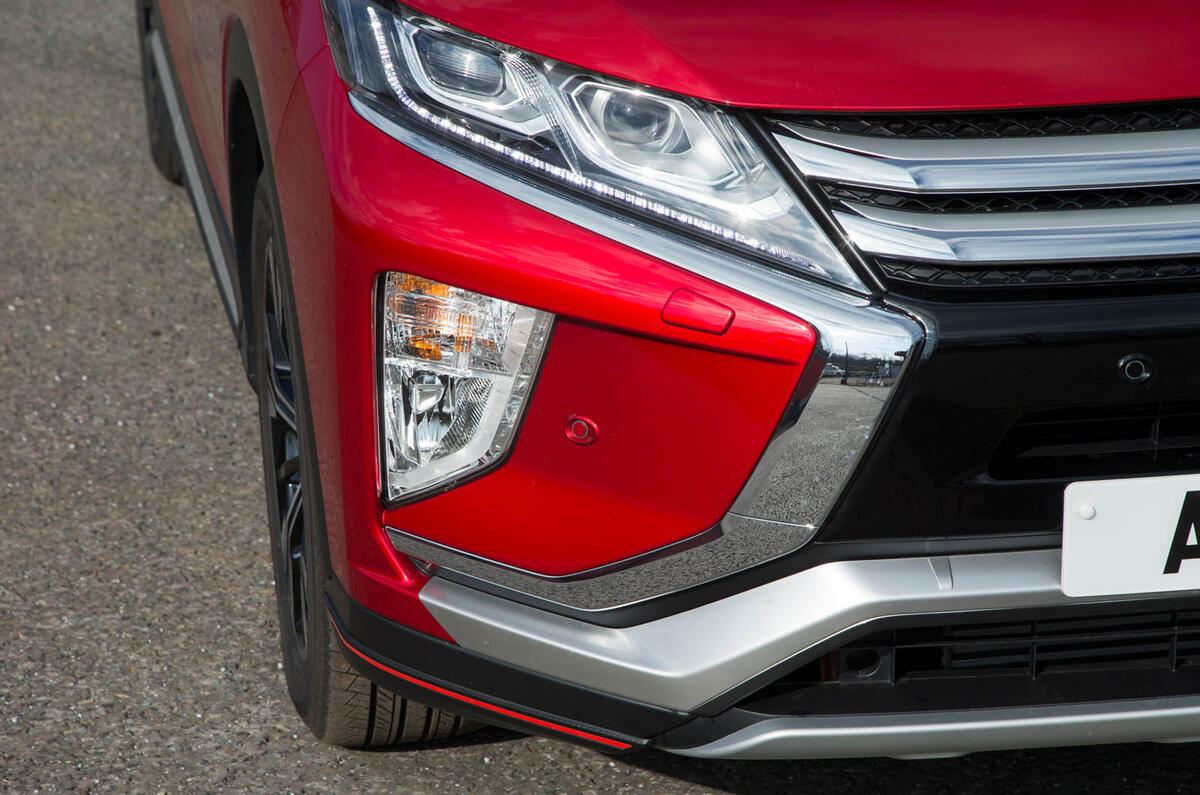 Mitsibushi Eclipse Cross 2018 review front lights