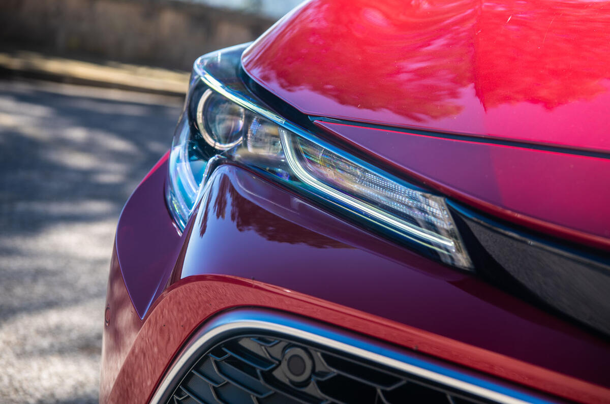 Toyota Corolla hybrid hatchback 2019 road test review - headlights