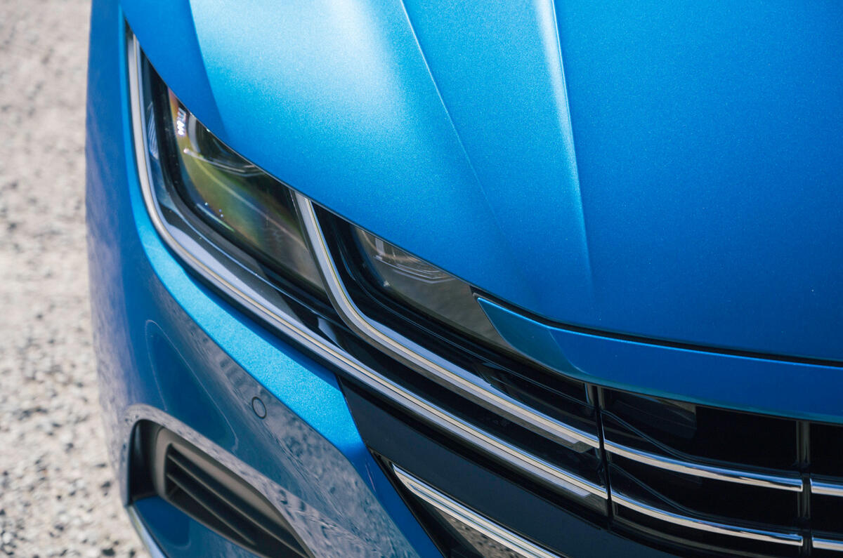 3 Volkswagen Arteon Shooting Brake 2021 RT headlights