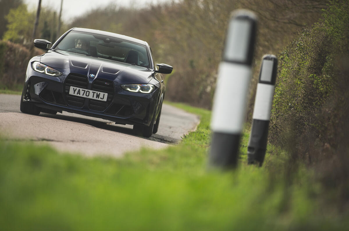 30 BMW M4 Competition 2021 RT sur route avant