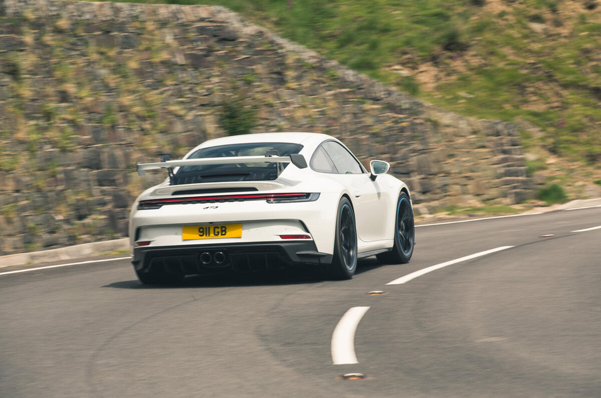 30 Porsche 911 GT3 2021 RT en virage arrière