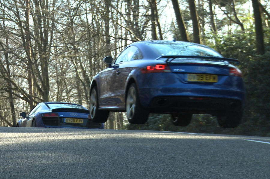 Audi R8 V10 v Audi TT RS - video
