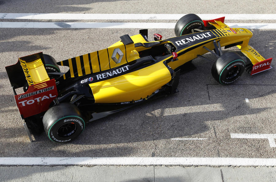 Renault F1 shows new colours