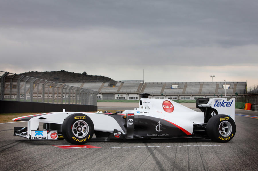 Sauber shows 2011 F1 car