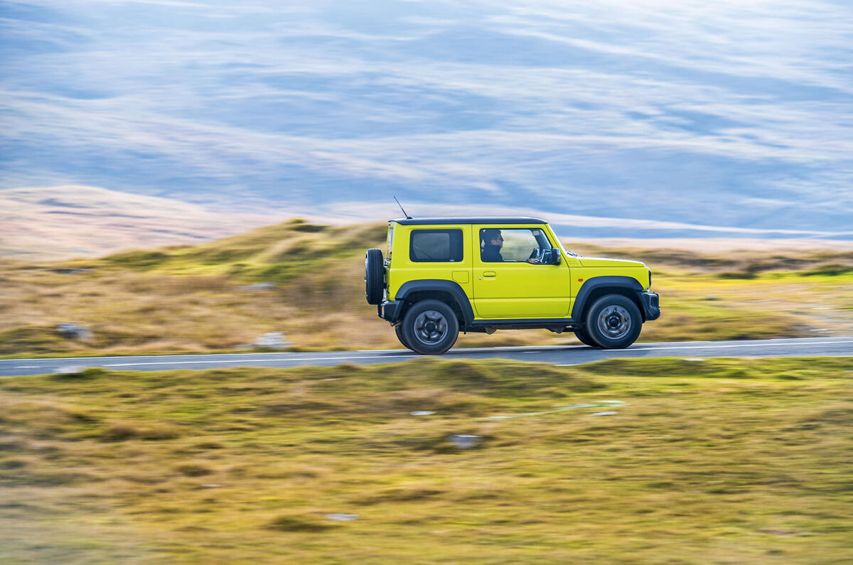 Suzuki Jimny 2018 road test review - on the road side