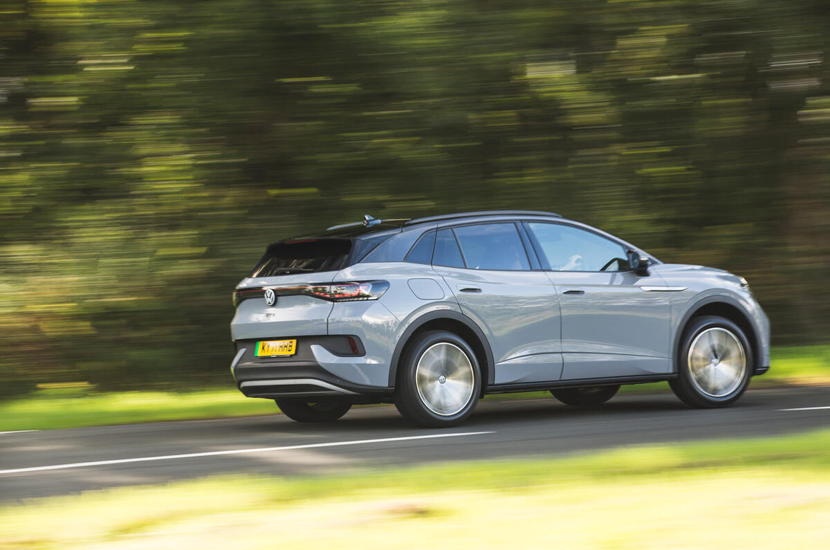 37 Volkswagen ID 4 2021 : test en conditions réelles d'utilisation - virage arrière