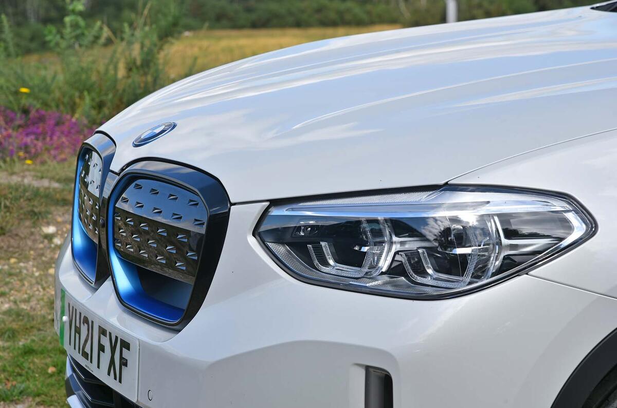 4 BMW iX3 2021 FD grille