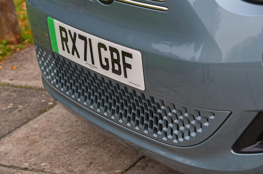 4 Pare-chocs avant de la Fiat 500 électrique 2022 : essai routier