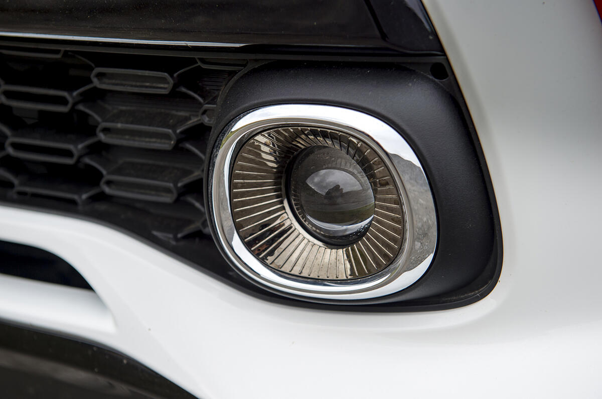 Kia Picanto review dlr lights