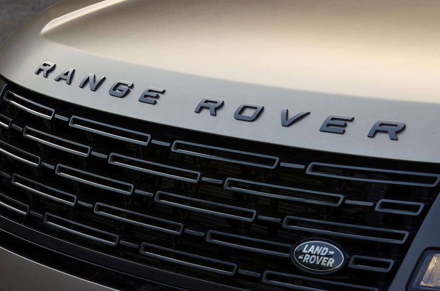 4 Land Rover Range Rover 2022 : premier essai routier - badge de nez