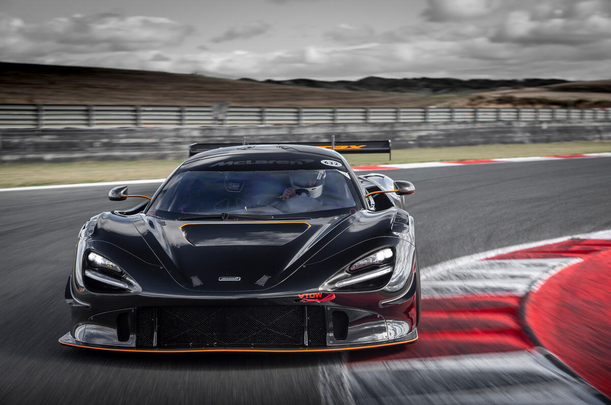 4 McLaren 720S GT3X 2021 premier essai essai nez de piste