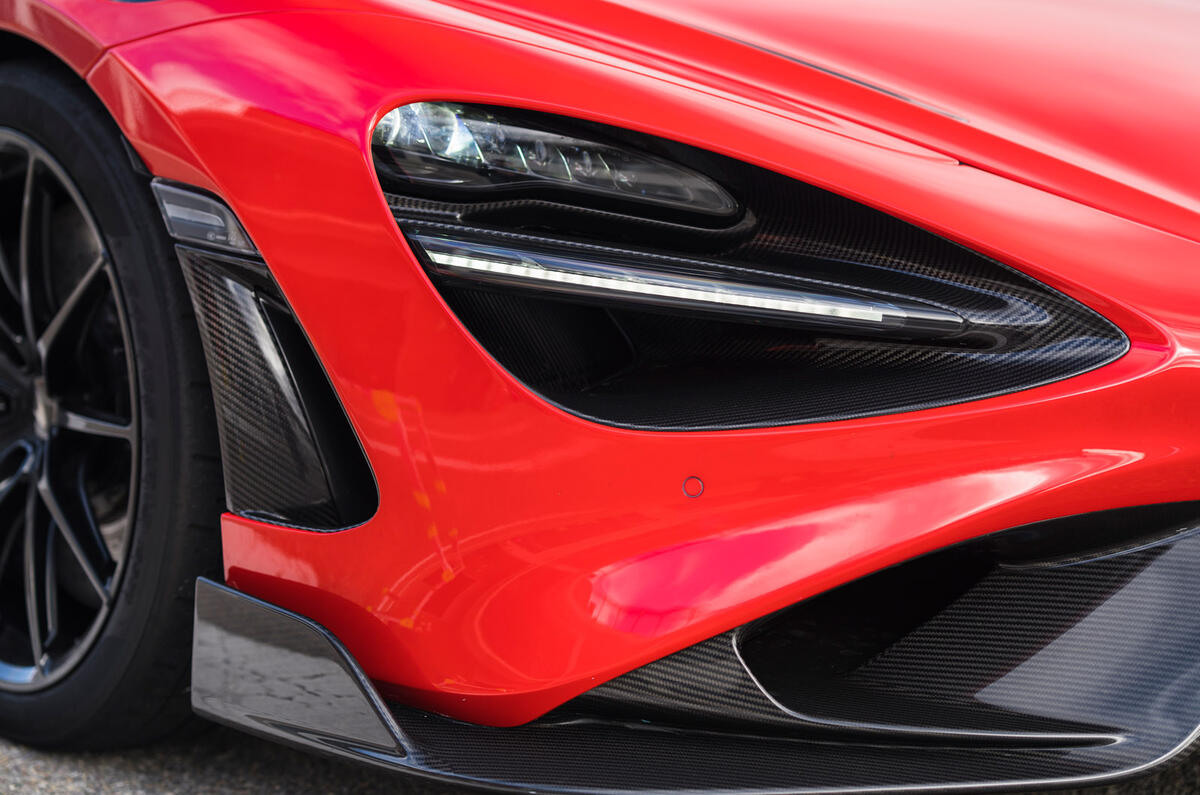 4 Phares de la McLaren 765LT spider 2021 : premier essai routier