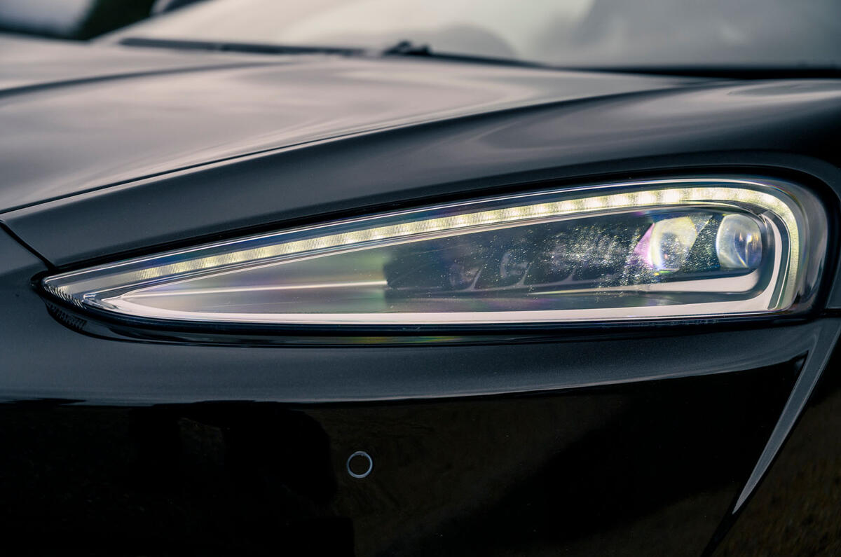 4 phares McLaren GT 2021 à l'examen de l'essai routier