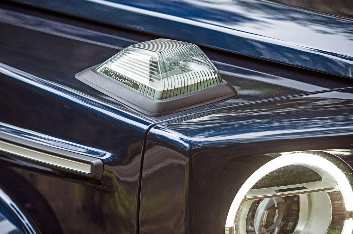 Mercedes-Benz G-Class 2019 road test review - indicators