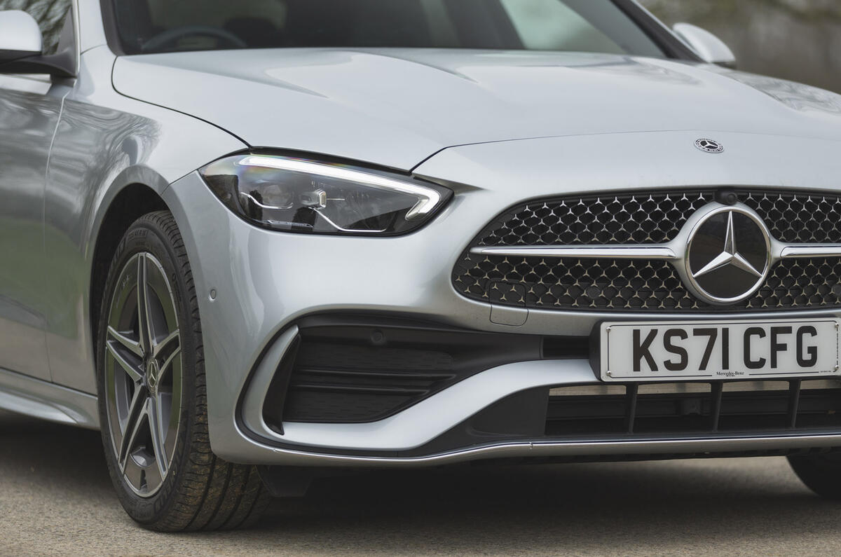 4 Mercedes C class C300e RT 2022 grille