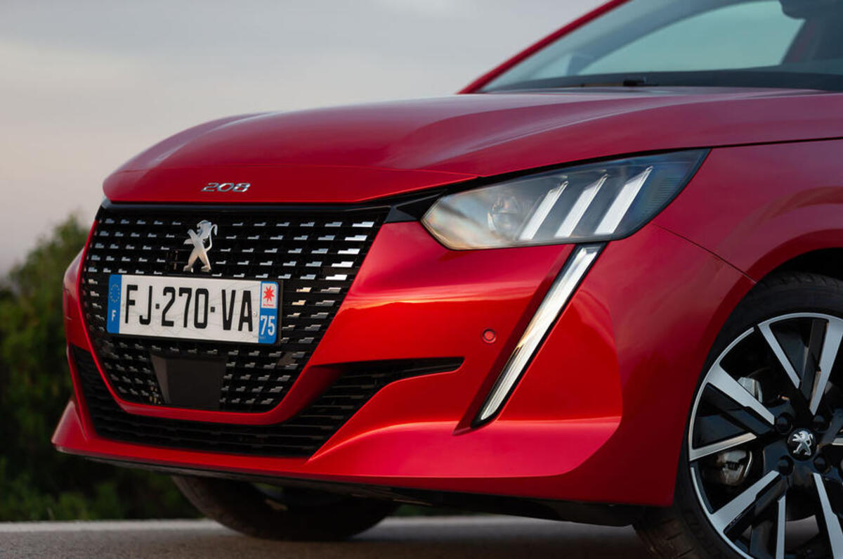 Peugeot 208 2020 road test review - headlights