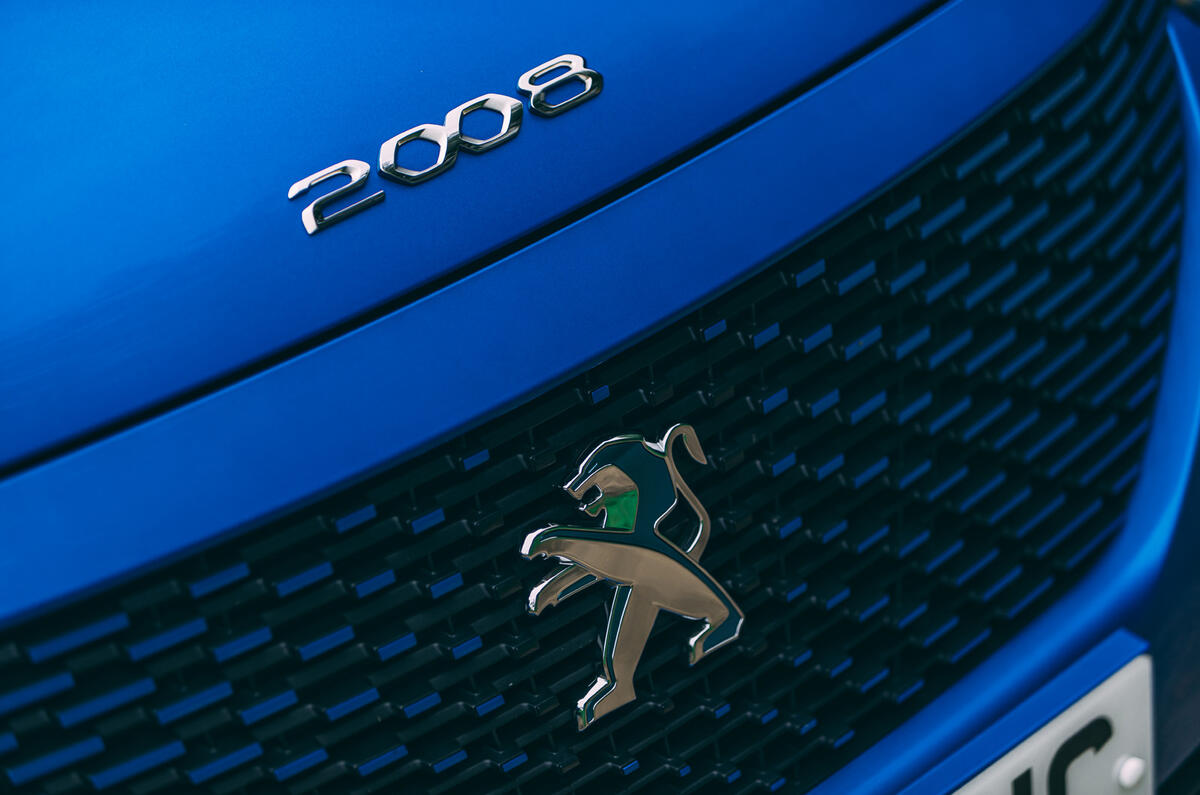 Examen de l'essai routier de la Peugeot e-2008 2020 - nez