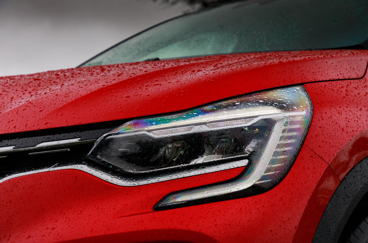 Renault Captur 2020 road test review - headlights