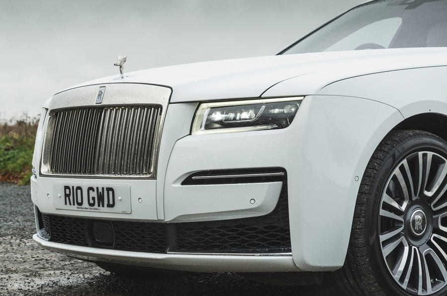 4 Rolls Royce Ghost 2021 au nez de la révision de l'essai routier