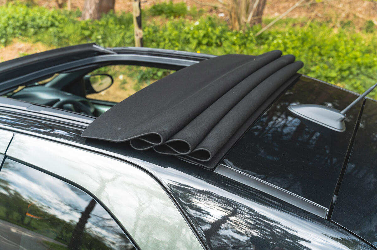 4 Toyota Aygo X RT 2022 sunroof