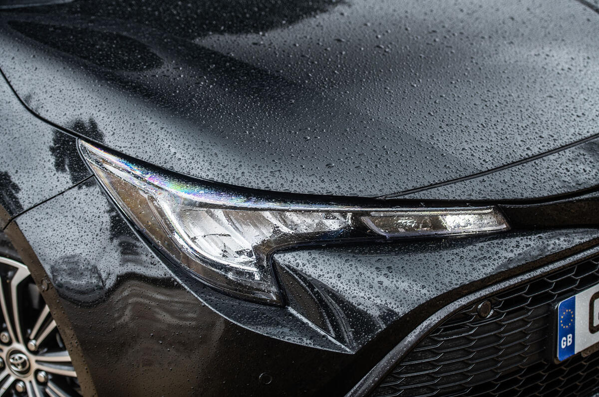 Toyota Corolla Touring Sports 2019 road test review - headlights