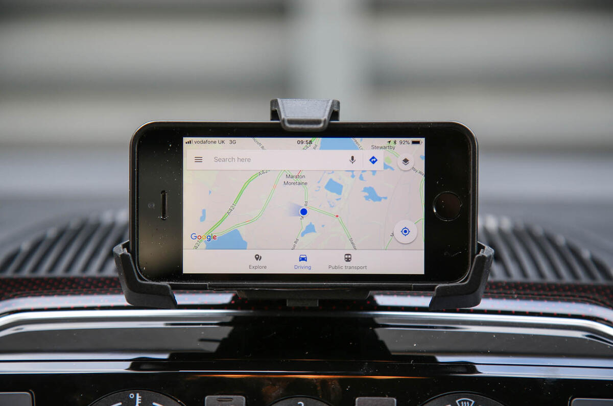 Volkswagen Up GTI 2018 review smartphone