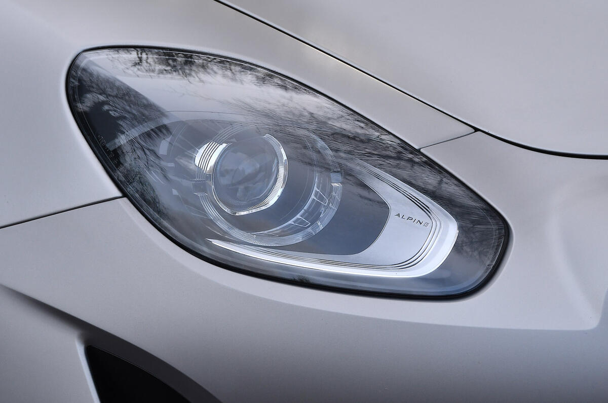 5 Phares de l'Alpine A110 Legende GT 2022 RT