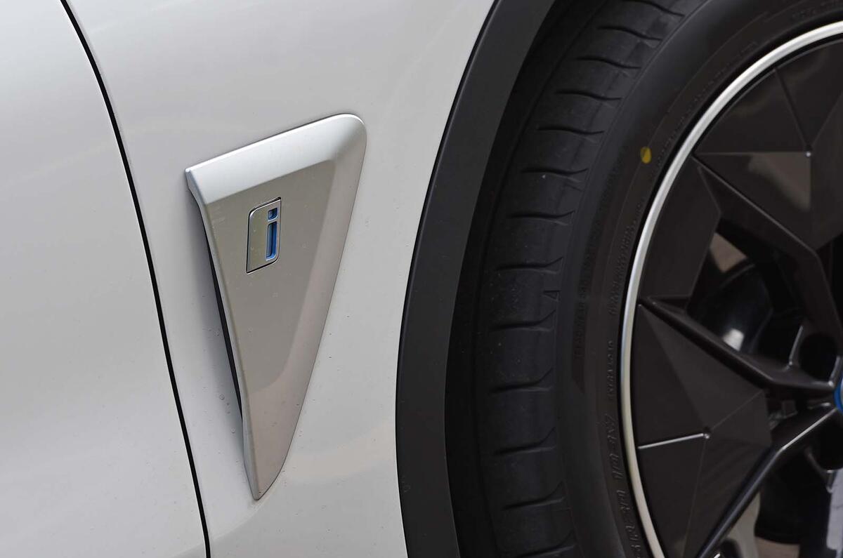 5 BMW iX3 2021 FD sidegill