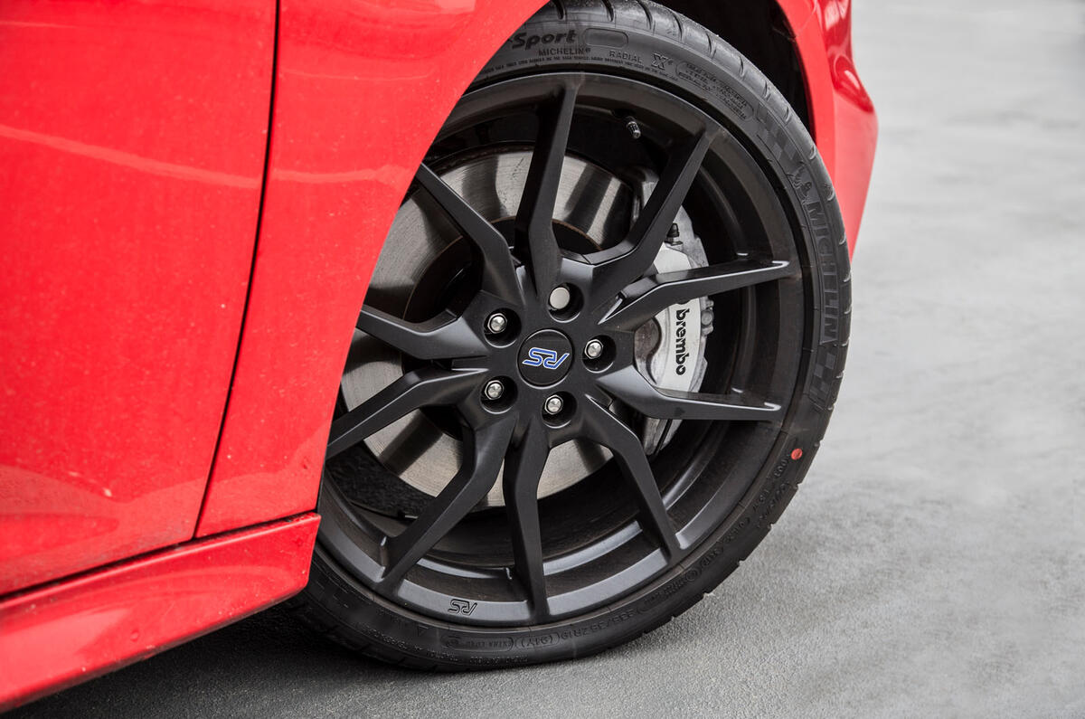 Ford Focus RS 2019 road test review - alloy wheels