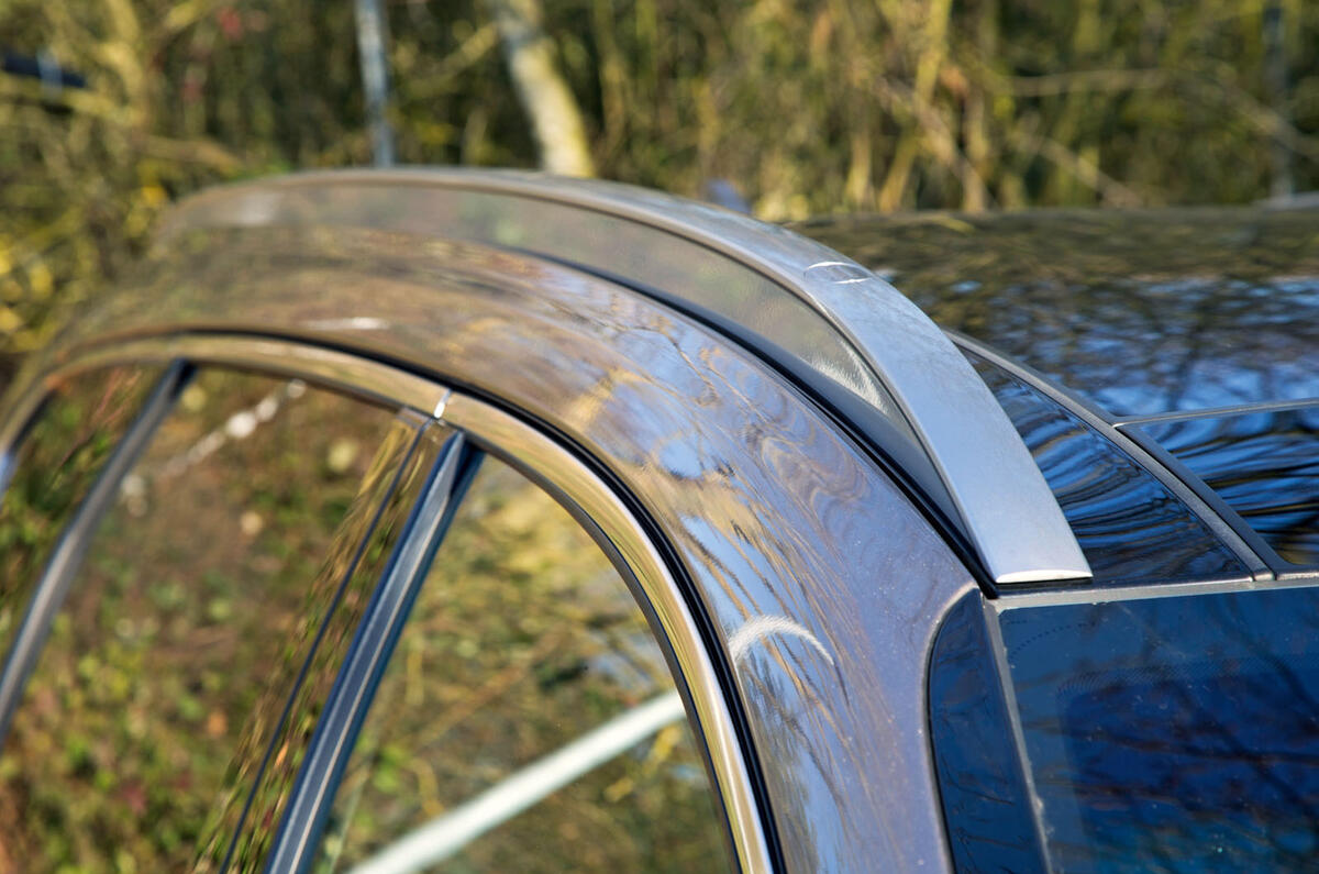 Hyundai Santa Fe 2019 road test review - roof rails