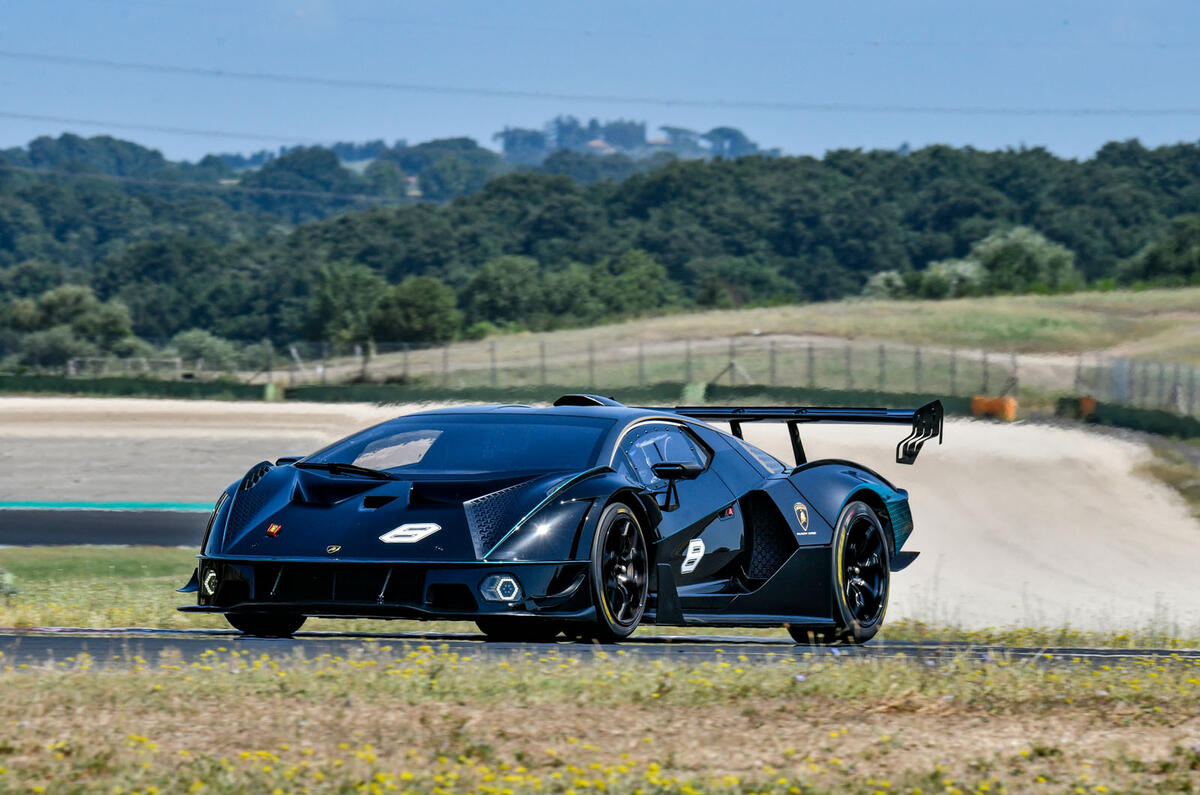 5 Lamborghini Essenza SCV12 2021 RT en virage