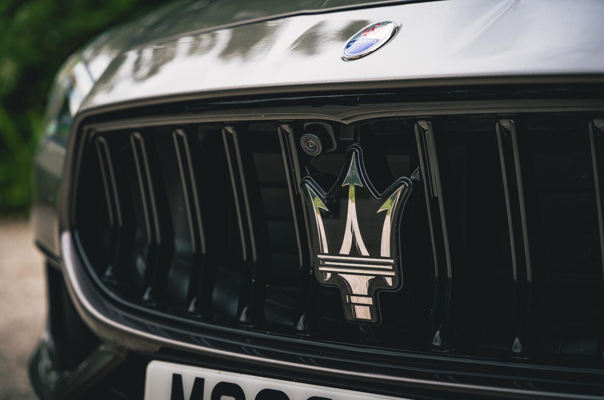 5 Insigne de nez Maserati Quattroporte trofeo 2021 RT