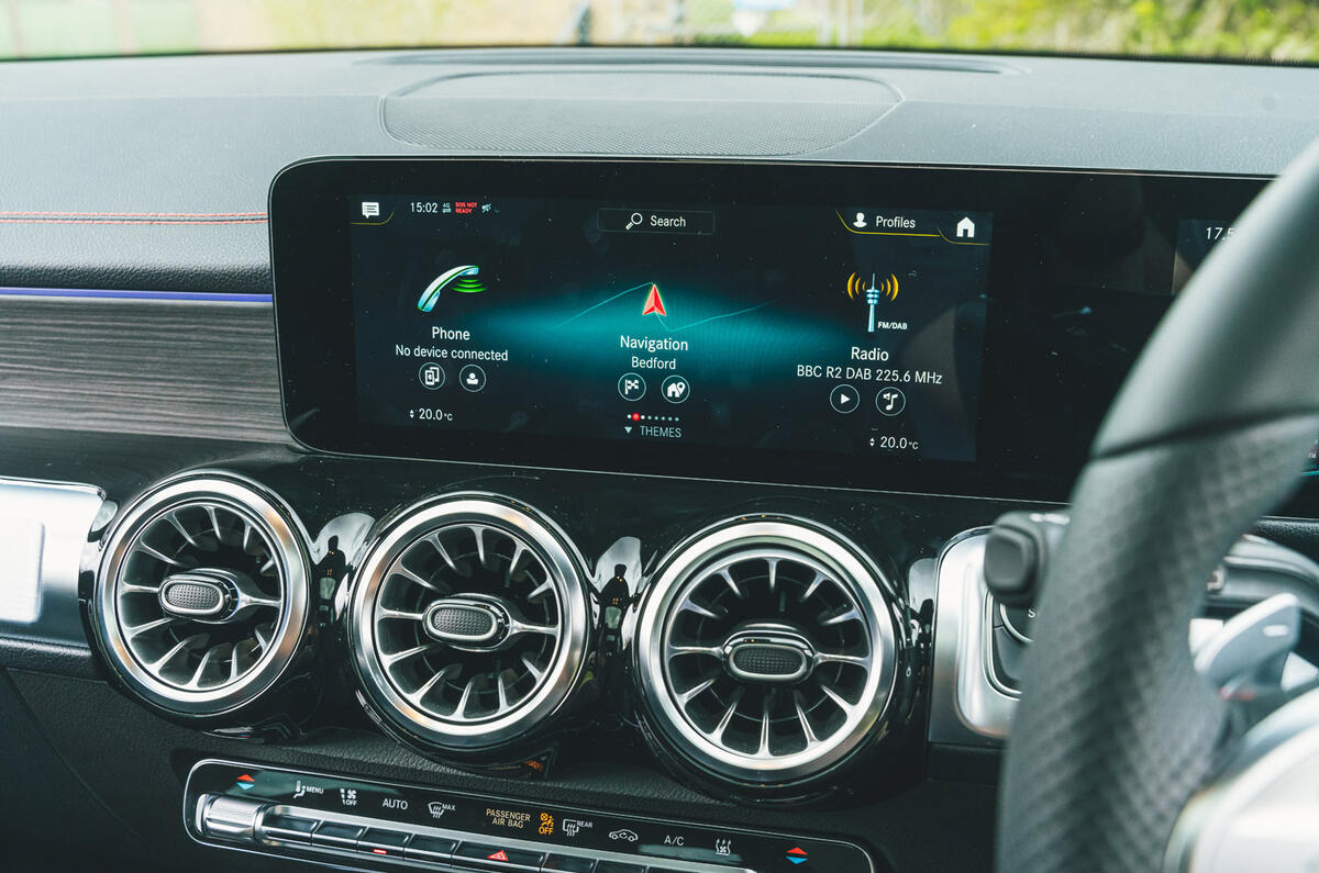 5 Mercedes Benz EQB RT 2022 infotainment