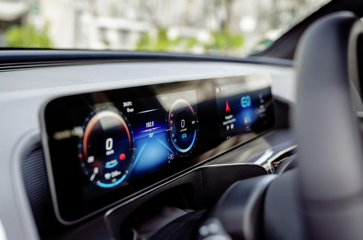 Mercedes-Benz ECQ 2019 review - instruments