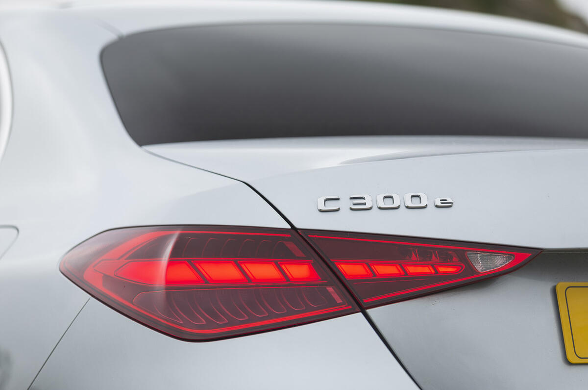 5 Mercedes C class C300e RT 2022 rearlight
