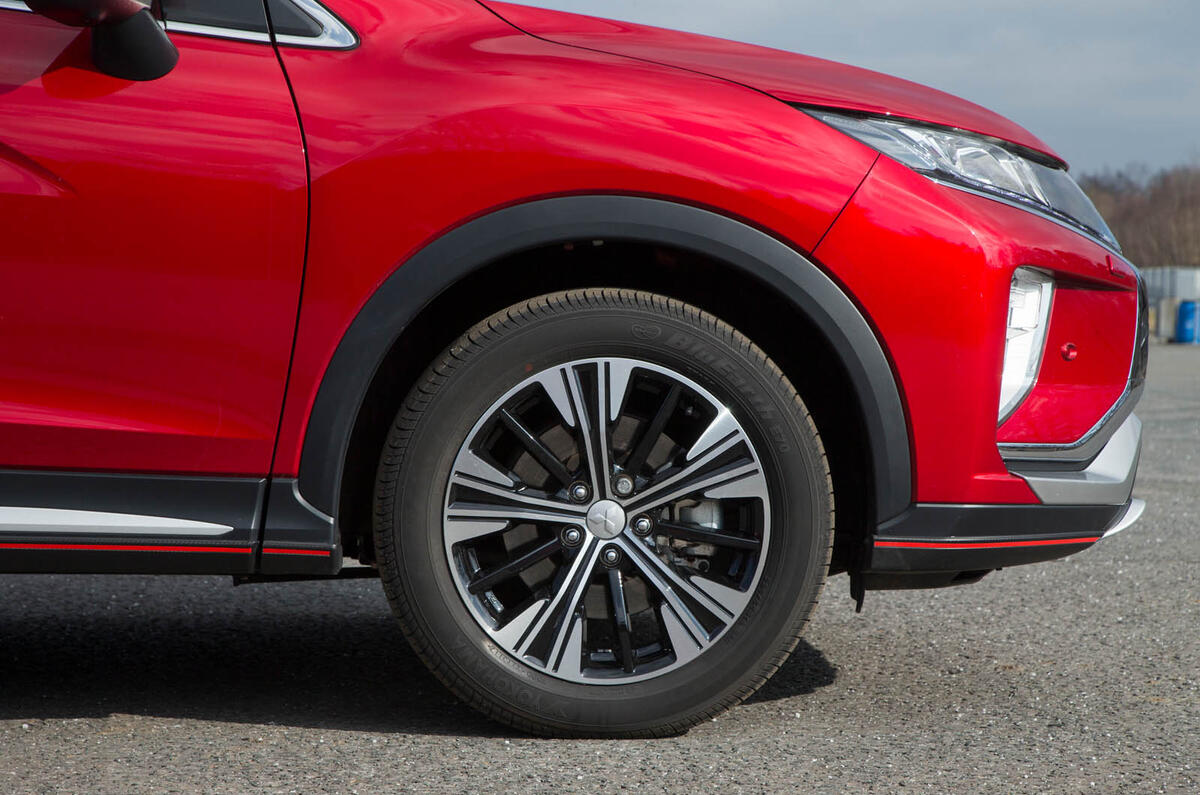 Mitsibushi Eclipse Cross 2018 review wheels