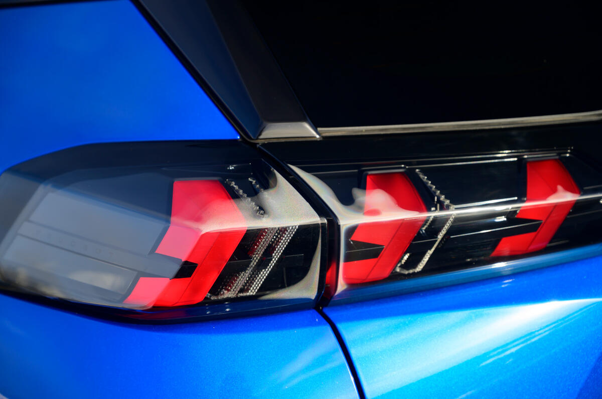 5 Peugeot 2008 2021 RT rear lights