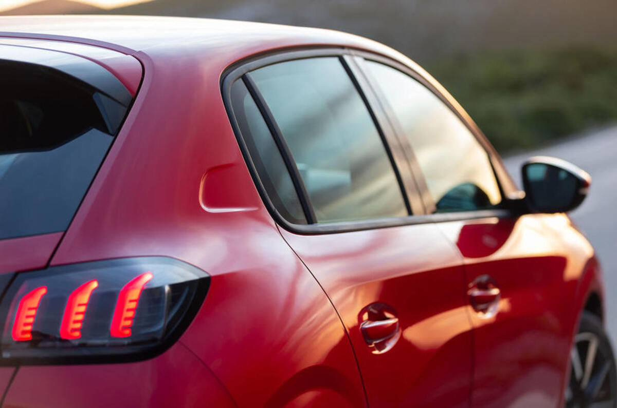 Peugeot 208 2020 road test review - doors